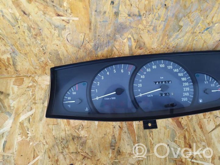 Opel Omega A Compteur de vitesse tableau de bord 