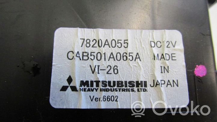 Mitsubishi Outlander Ilmastointi-lämmityslaitteen ohjausjärjestelmä 7820A055