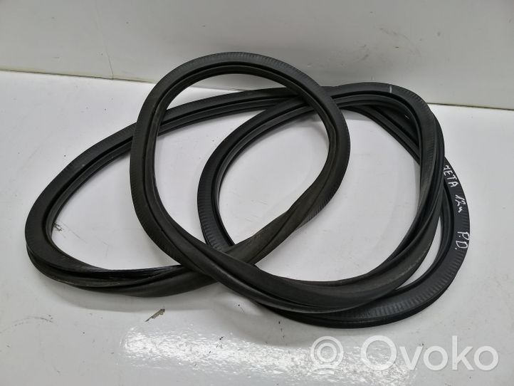 Volkswagen Jetta VI Front door rubber seal 5C6867912