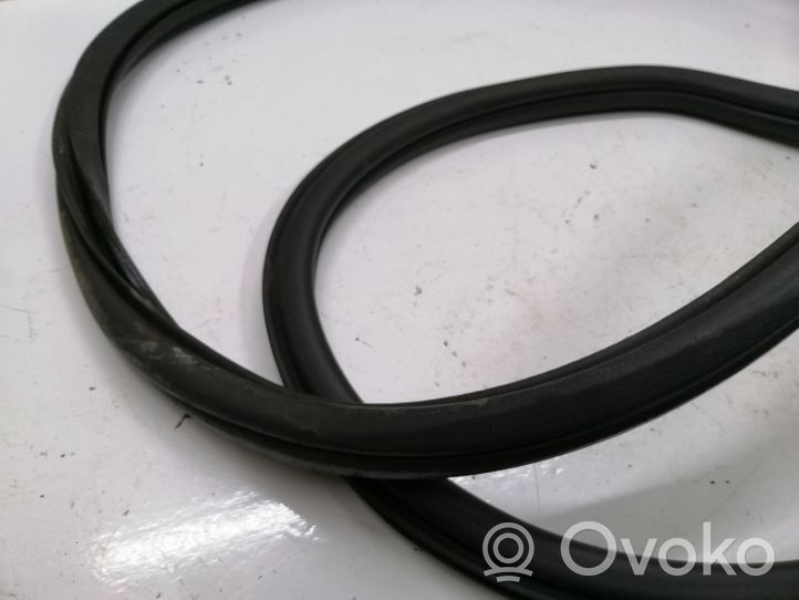 Volkswagen Jetta VI Front door rubber seal 5C6867912