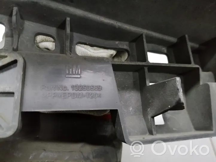 Opel Insignia A Radiator trim 13250569