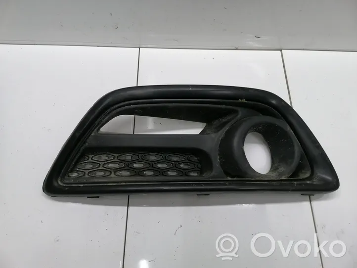 Renault Captur Priešrūkinio žibinto apdaila/ grotelės 620740754R