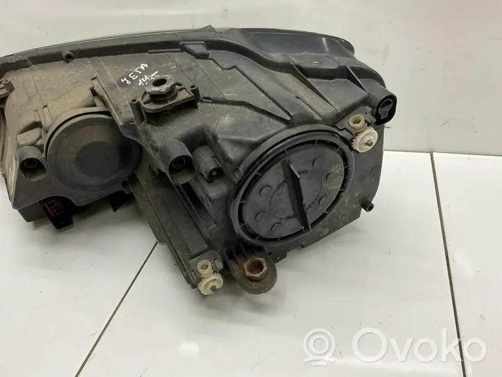 Volkswagen Jetta VI Lampa przednia 5C8941006