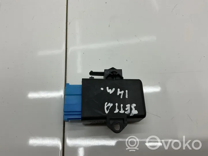 Volkswagen Jetta VI Seat heating relay 5K0959772A