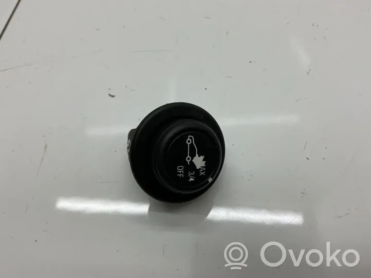 Opel Insignia A Przełącznik / Przycisk otwierania klapy bagażnika 