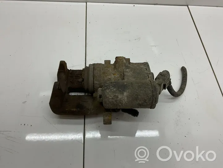 Volkswagen PASSAT B7 Rear brake caliper 