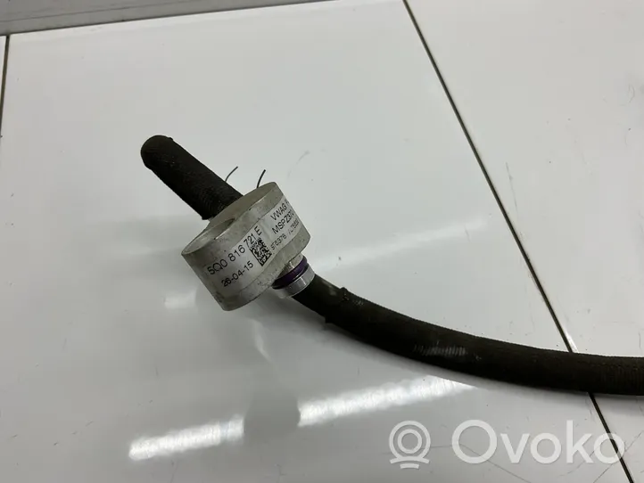 Volkswagen Golf VII Ilmastointilaitteen putki (A/C) 5Q0816721E