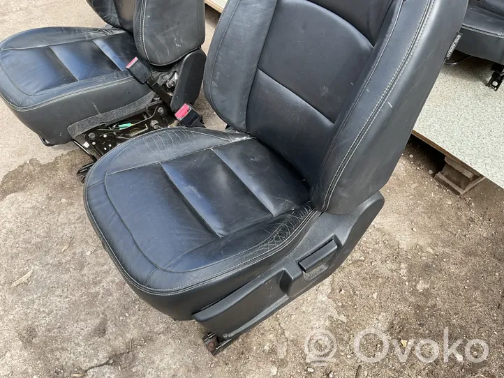 Nissan Qashqai+2 Комплект салона komplektas 