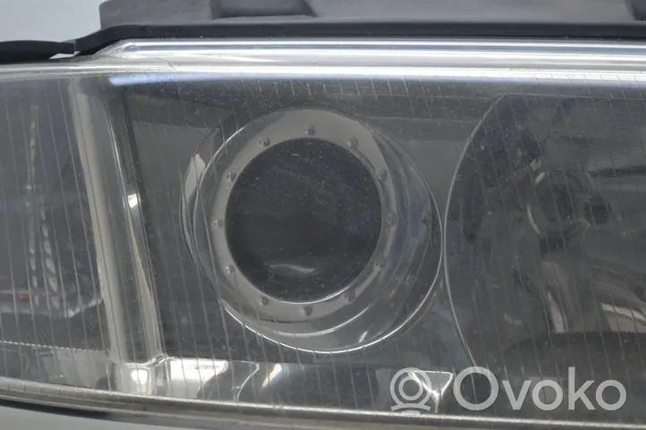 Audi A4 S4 B5 8D Lampa przednia 8D0941004AN