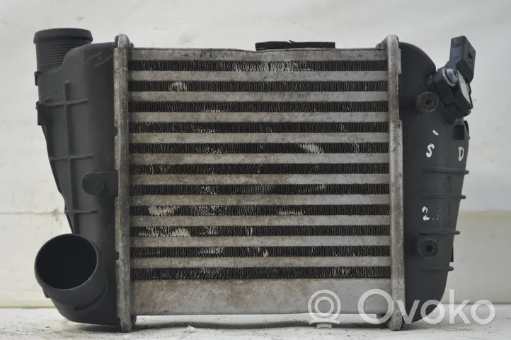 Audi A4 S4 B7 8E 8H Chłodnica powietrza doładowującego / Intercooler 8E0145805AD