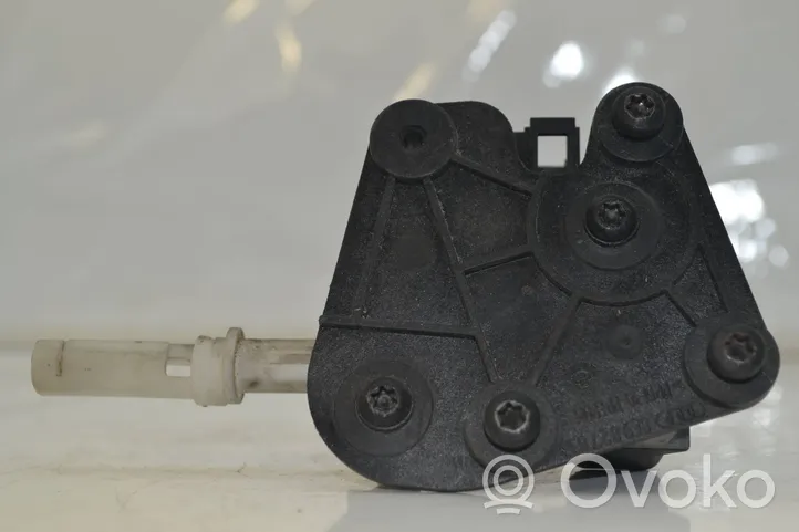 Audi A4 S4 B6 8E 8H Siłownik zamka tylnej klapy bagażnika 8E9827833