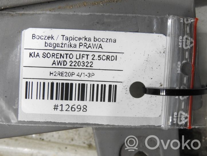 KIA Sorento Boczek / Tapicerka / bagażnika 