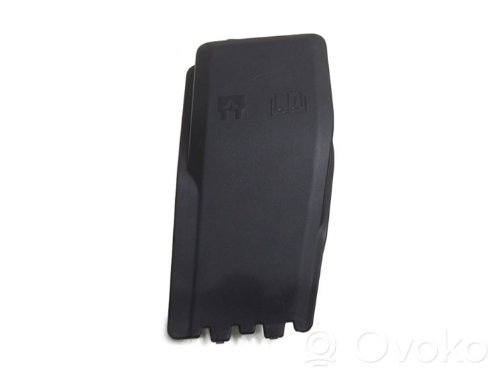 Volvo V70 Tapa de caja de fusibles 30644652