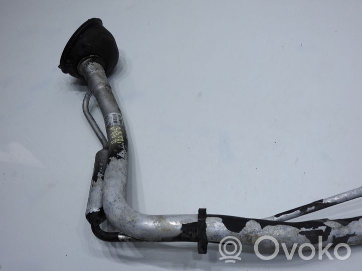 Volvo V70 Tuyau de remplissage de réservoir de carburant 