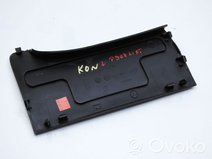 Peugeot 307 Dashboard lower bottom trim panel 