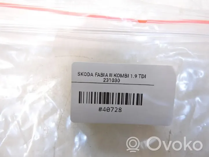 Skoda Fabia Mk2 (5J) Obudowa termostatu 045121121A