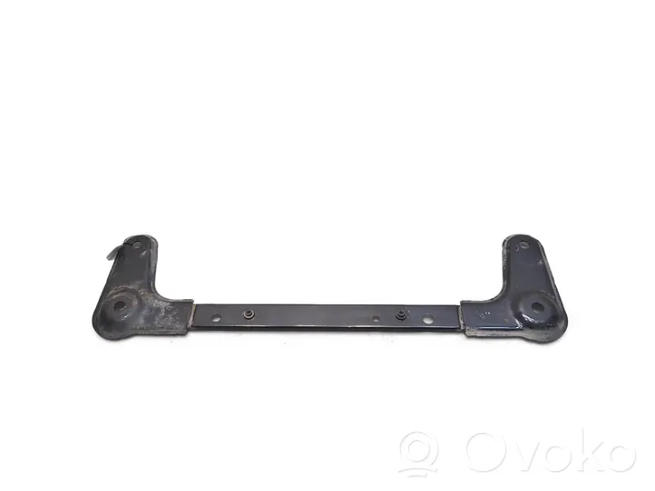 Renault Clio III Traverse inférieur support de radiateur 8200537419