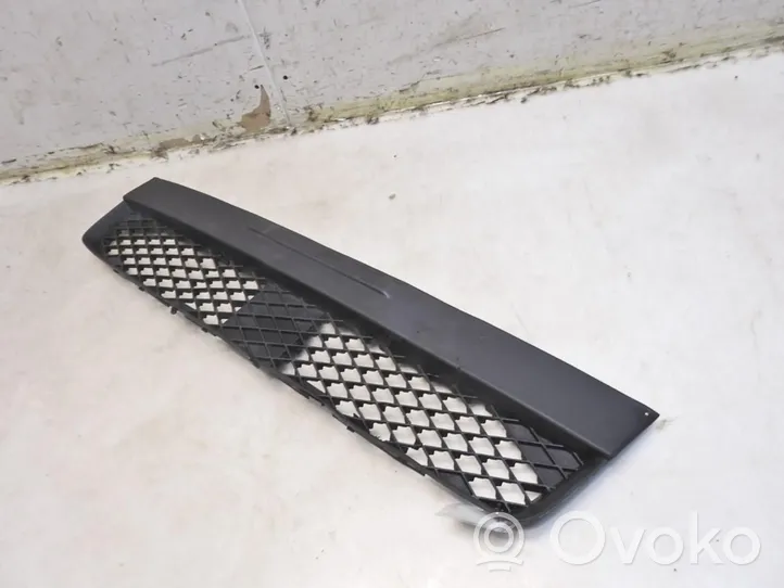 Subaru Legacy Grille inférieure de pare-chocs avant 