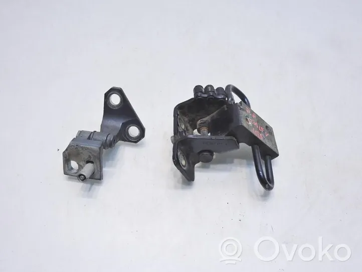 Volkswagen Golf V Set di cerniere portiera anteriore 1K0831412M