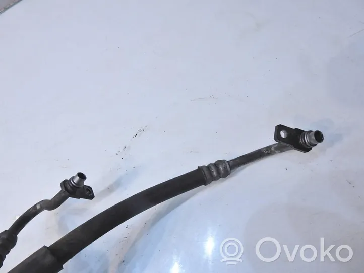 Audi A4 S4 B7 8E 8H Tubo flessibile del radiatore dell’olio del cambio 8E0317821AA