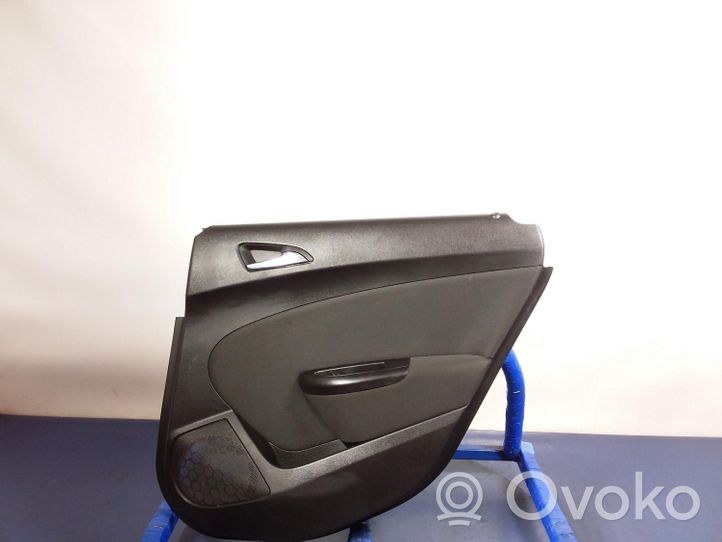 Opel Astra J Set di rivestimento del pannello della portiera 13258682