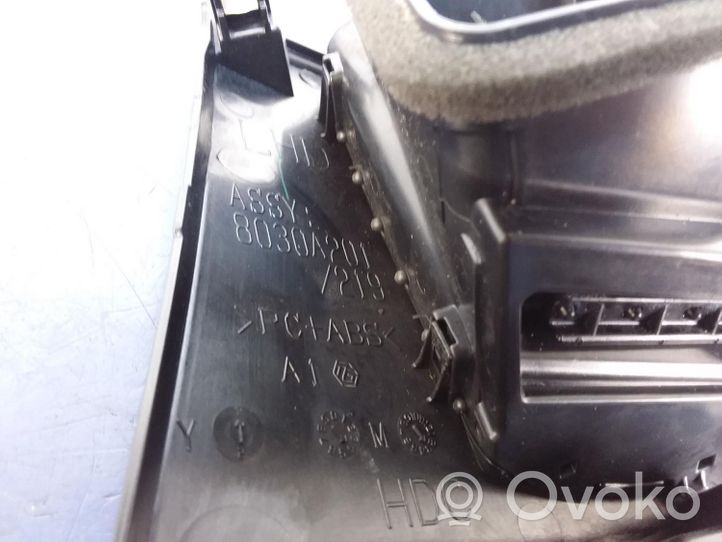 Mitsubishi Outlander Muu kynnyksen/pilarin verhoiluelementti 8030A201