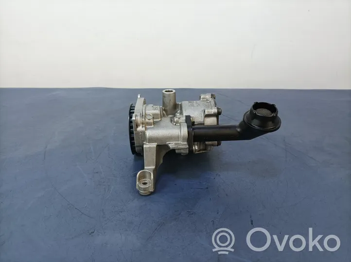 Volkswagen PASSAT B8 Oil pump O4L145208