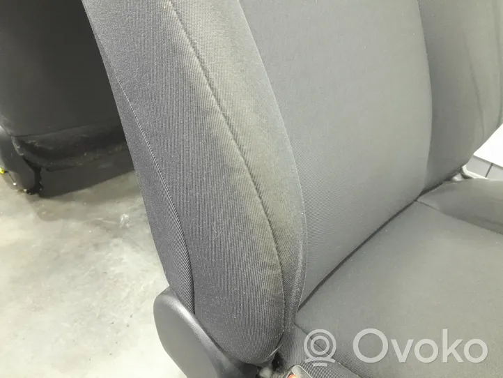 Toyota Yaris Sēdekļu komplekts 01