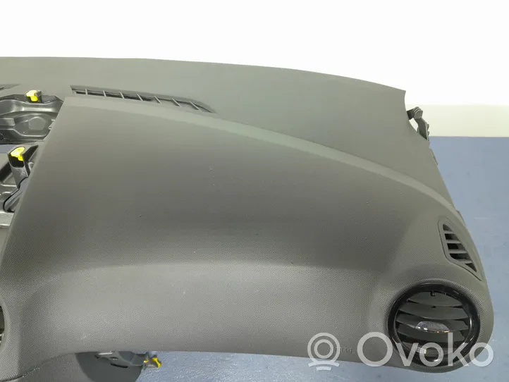 Opel Corsa D Dashboard 01