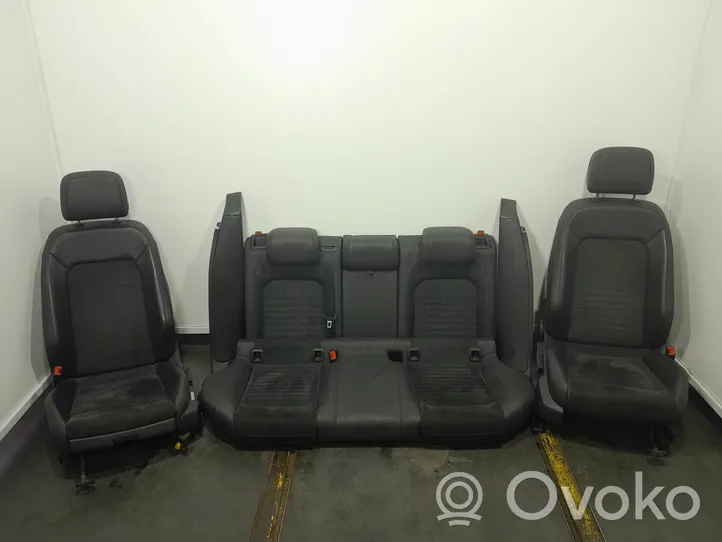 Volkswagen PASSAT B8 Fotele / Kanapa / Komplet 01