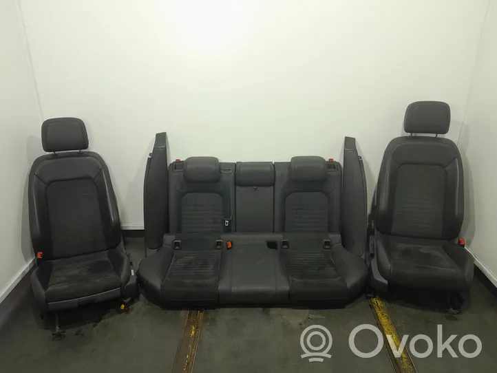 Volkswagen PASSAT B8 Set sedili 01