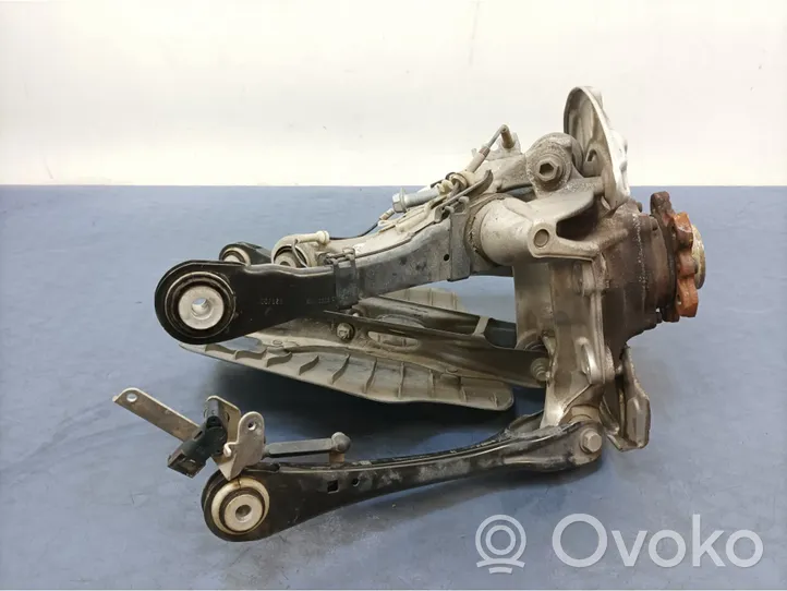 BMW 5 G30 G31 Fuso a snodo con mozzo ruota anteriore 6866337