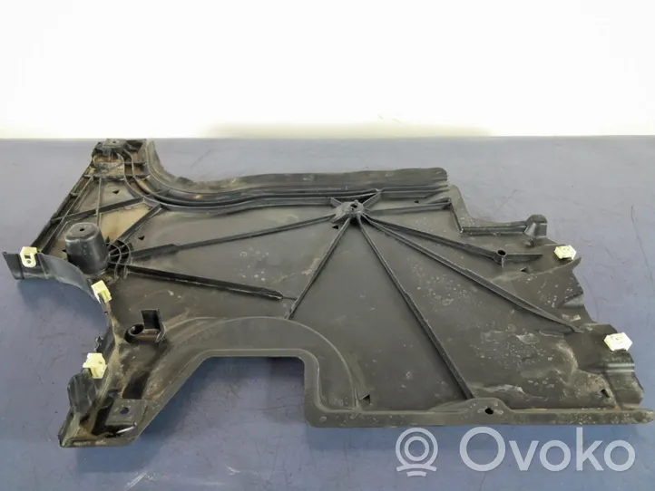 BMW 5 G30 G31 Copertura/vassoio sottoscocca anteriore 7397582