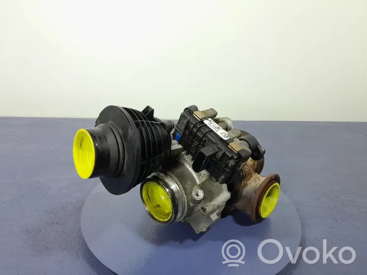 BMW 7 G11 G12 Cześć układu próżniowego turbosprężarki 8584218