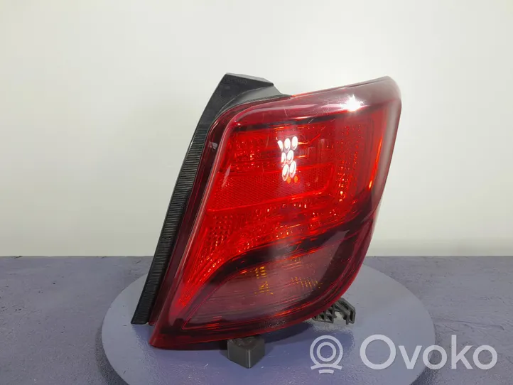 Toyota Yaris Lampa tylna 0D-166