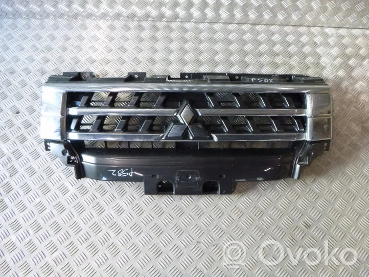 Mitsubishi Pajero Atrapa chłodnicy / Grill 