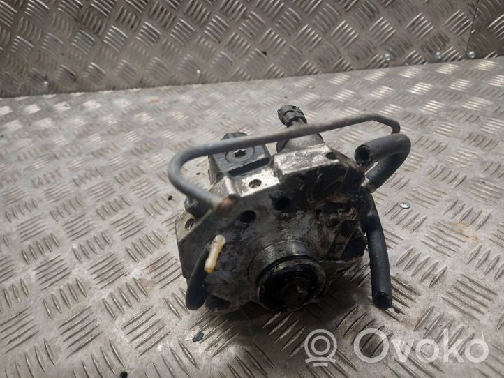 Volvo V70 Fuel injection high pressure pump 8689591