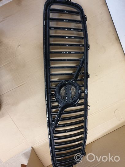 Volvo S90, V90 Maskownica / Grill / Atrapa górna chłodnicy 31425412