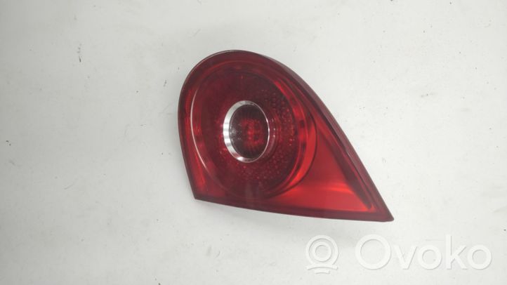 Volkswagen Golf V Lampy tylnej klapy bagażnika 028500202