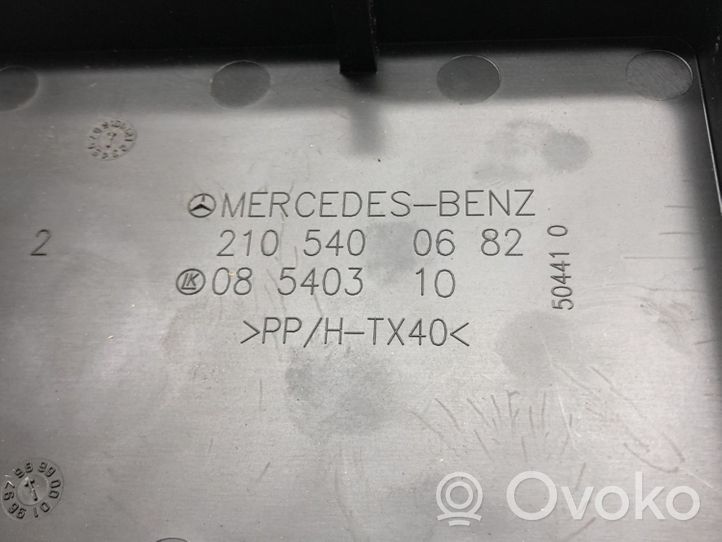 Mercedes-Benz E W210 Coperchio scatola dei fusibili 2105400682
