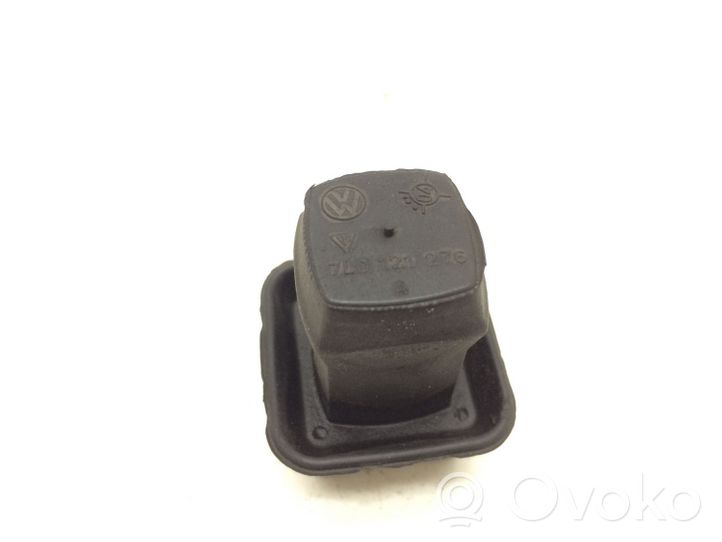 Volkswagen Touareg I Fixation de radiateur 7L0121276