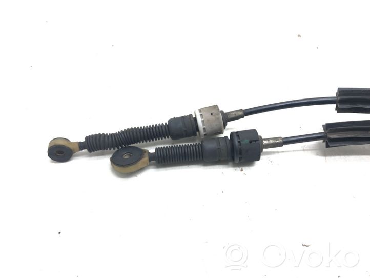 Renault Megane III Gear shift cable linkage 8200781046