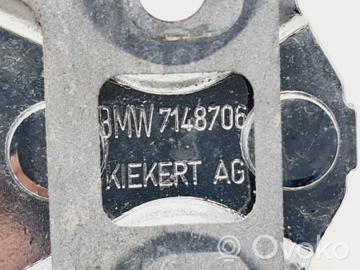 BMW 7 E65 E66 Aizmugurē slēdzenes cilpa 7148706