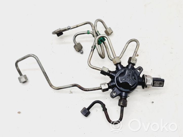 Nissan Note (E11) Tuyau d'alimentation d'injecteur de carburant 8200379933