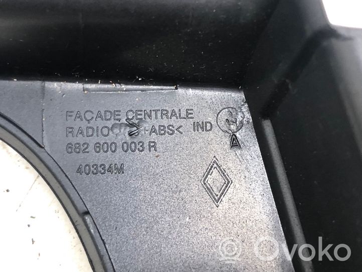 Renault Megane III Cadre, panneau d'unité radio / GPS 682600003R