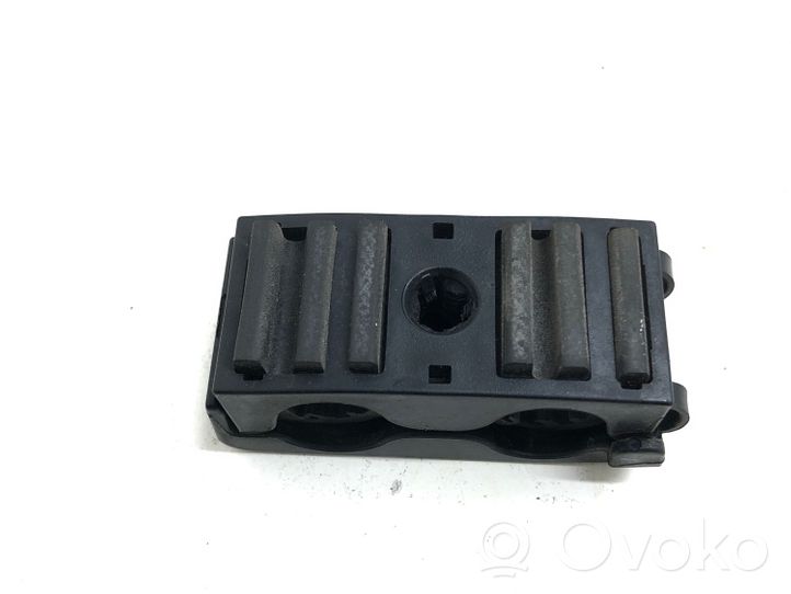 Mercedes-Benz C W204 Support de montage de filtre à carburant A0019957077