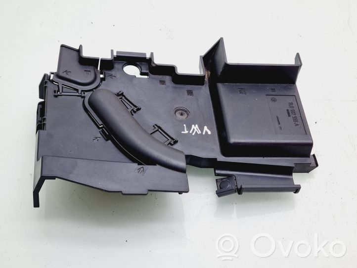 Volkswagen Touareg I Fuse box cover 7L0937555A