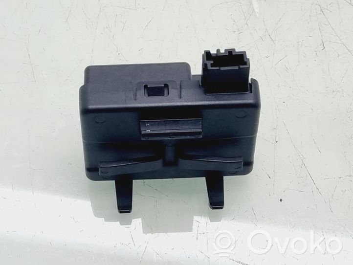 Opel Astra K Centralina/modulo chiusura centralizzata portiere 13523281