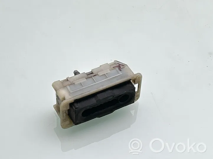 Citroen Berlingo Staffa di montaggio del radiatore 9800613580