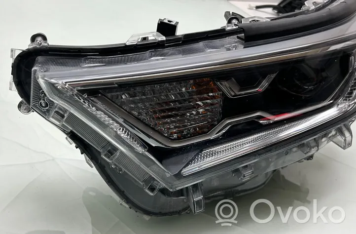 Toyota RAV 4 (XA50) Lampa przednia 02A011